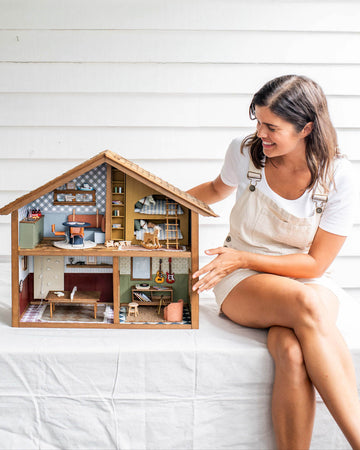 Dollhouses & Miniatures