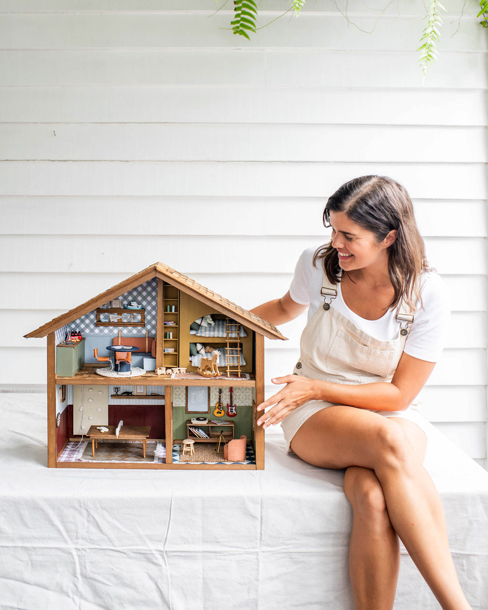 Dollhouses & Miniatures
